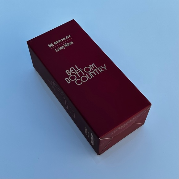 Stanley x Lainey Wilson Country Gold - Quencher H2.0 FlowState Tumbler 40oz - Picture 2 of 3